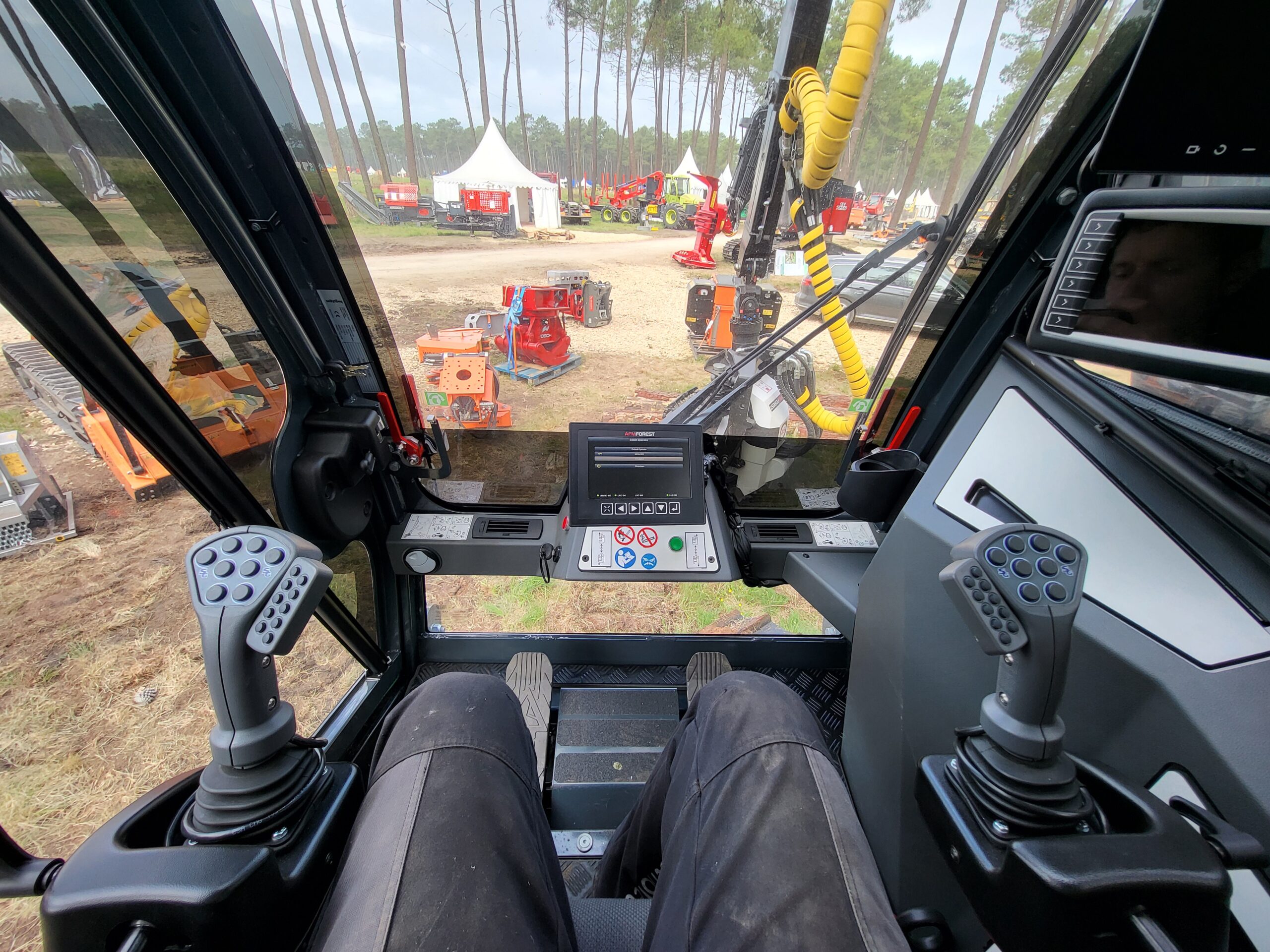 Tracked Harvester - Neuson Forest 154 HVT - FOREST PIONEER