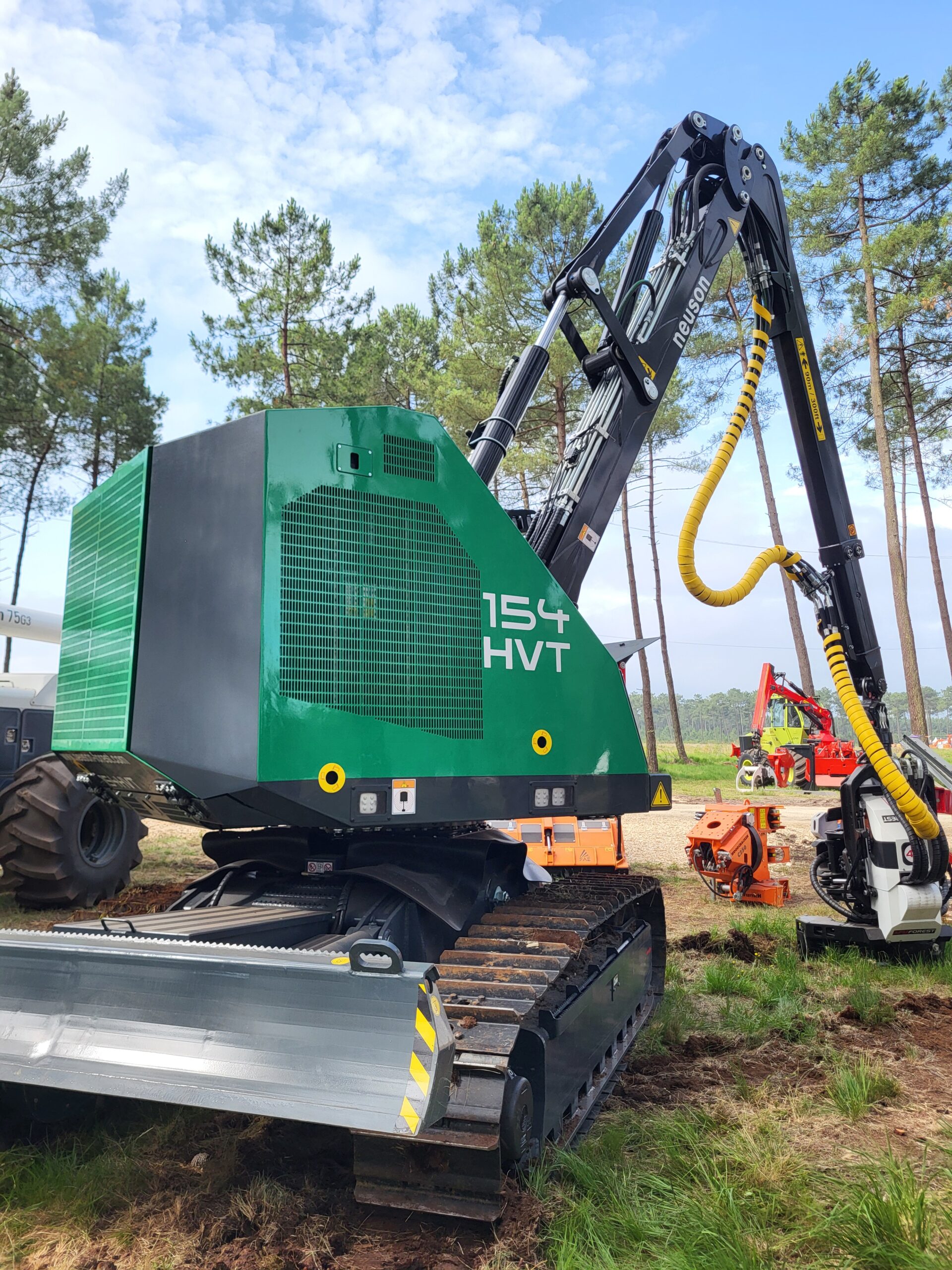 フォレスト Tracked Harvester - Neuson Forest 154 HVT - FOREST PIONEER