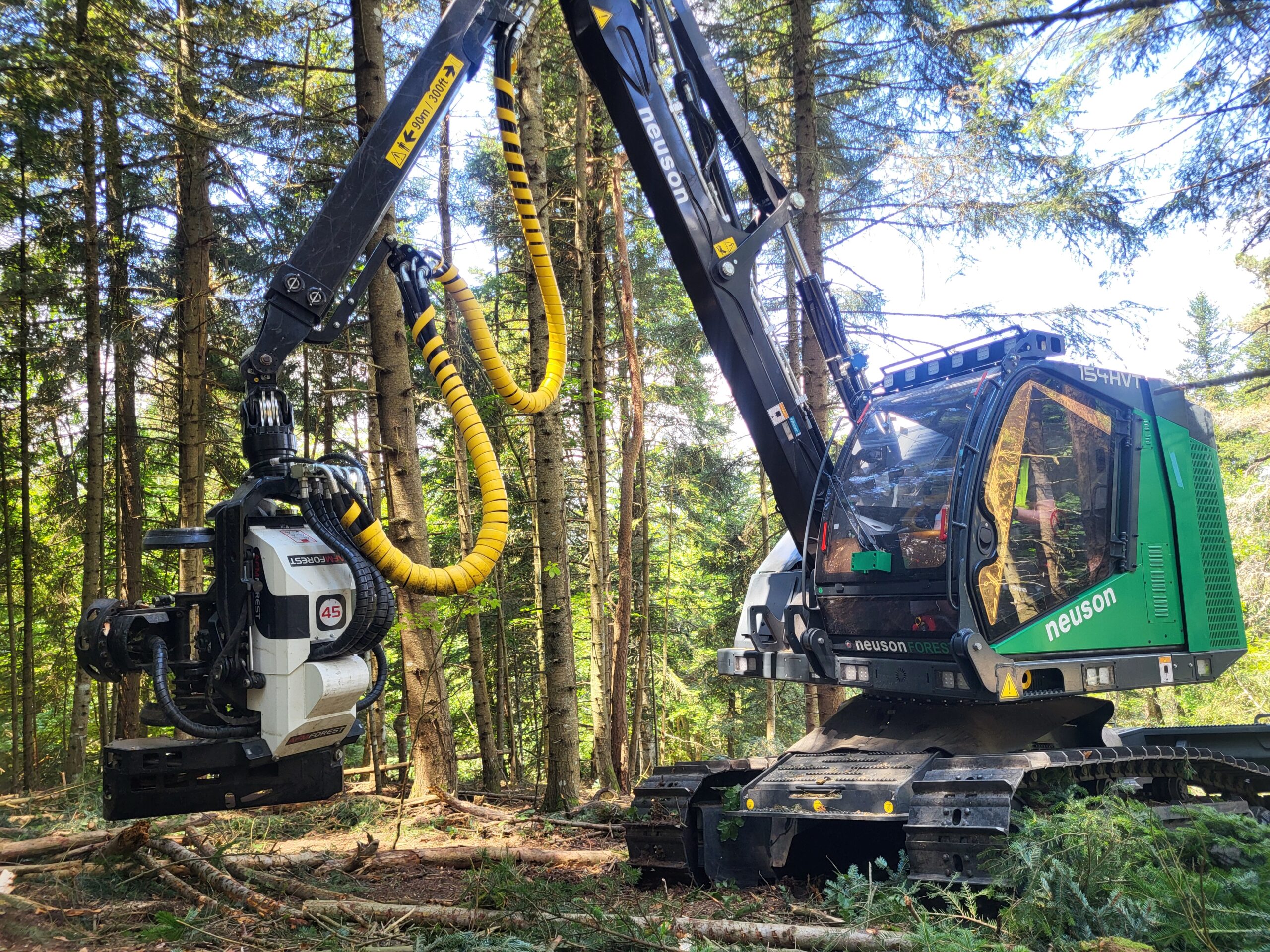 Tracked Harvester - Neuson Forest 154 HVT - FOREST PIONEER